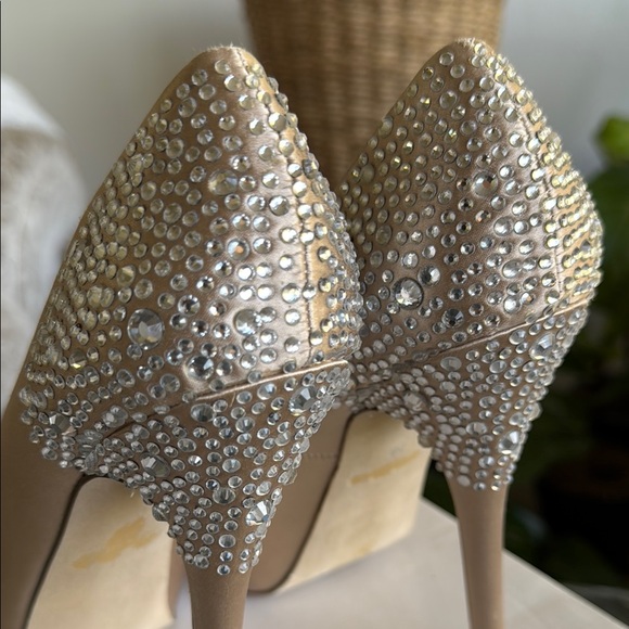 Beige satin open toe pumps with rhinestones Aldo. - Picture 3 of 12